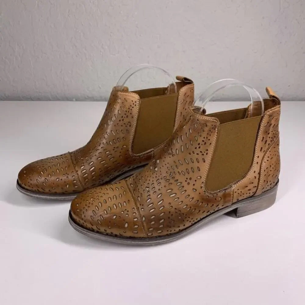 GARNET HILL Brown‎ Leather Laser-Cut Eyelet Chelsea Boots Size 8